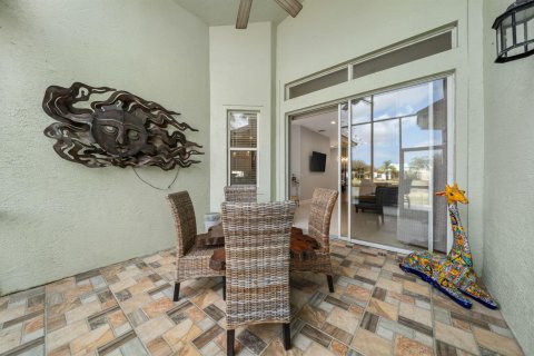 House in Port St. Lucie, Florida 3 bedrooms, 205.31 sq.m. № 2086924 - photo 19