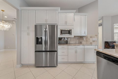 House in Port St. Lucie, Florida 3 bedrooms, 205.31 sq.m. № 2086924 - photo 6