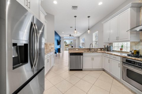 House in Port St. Lucie, Florida 3 bedrooms, 205.31 sq.m. № 2086924 - photo 5