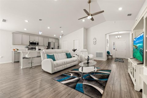 Villa ou maison à vendre à Polk City, Floride: 4 chambres, 169.55 m2 № 2416328 - photo 6