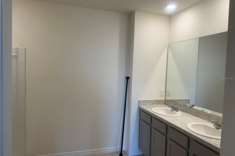 House in Winter Haven, Florida 5 bedrooms, 234.3 sq.m. № 1675456 - photo 9