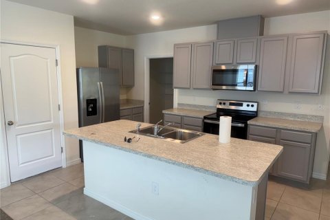 House in Winter Haven, Florida 5 bedrooms, 234.3 sq.m. № 1675456 - photo 5