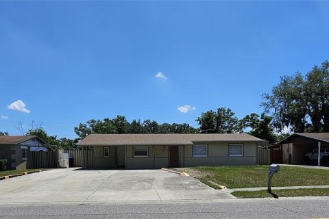 House in Orlando, Florida 3 bedrooms, 208.19 sq.m. № 2396282 - photo 2