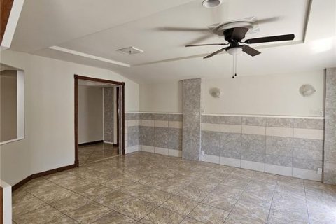 House in Orlando, Florida 3 bedrooms, 208.19 sq.m. № 2396282 - photo 16