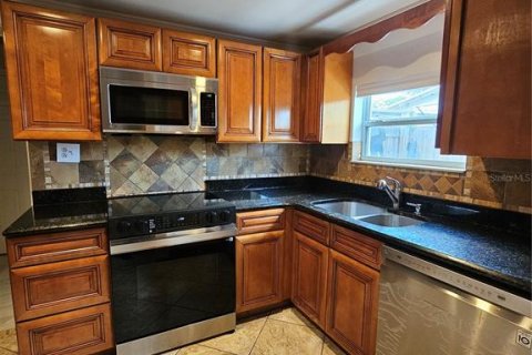 House in Orlando, Florida 3 bedrooms, 208.19 sq.m. № 2396282 - photo 6