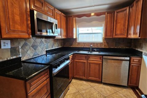 House in Orlando, Florida 3 bedrooms, 208.19 sq.m. № 2396282 - photo 5