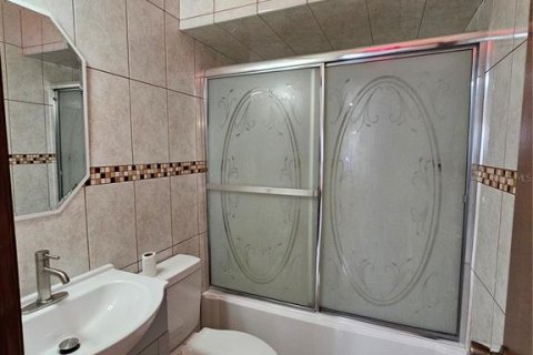 House in Orlando, Florida 3 bedrooms, 208.19 sq.m. № 2396282 - photo 22