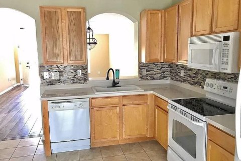 Townhouse in Spring Hill, Florida 2 bedrooms, 115.01 sq.m. № 2379264 - photo 5