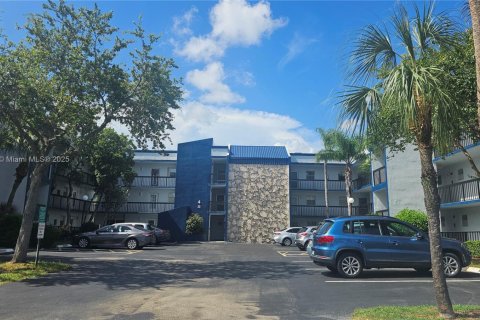 Condo in Margate, Florida, 1 bedroom  № 1971716 - photo 1