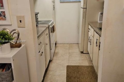 Condo in Margate, Florida, 1 bedroom  № 1971716 - photo 4