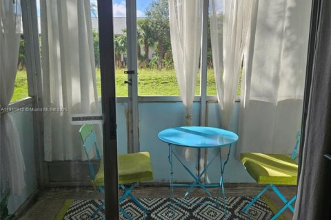 Condo in Margate, Florida, 1 bedroom  № 1971716 - photo 9