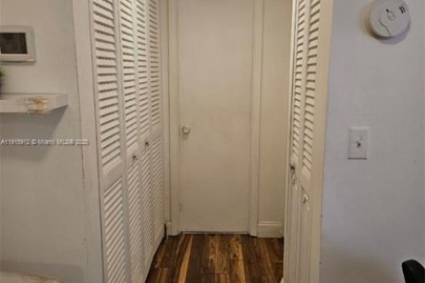 Condo in Margate, Florida, 1 bedroom  № 1971716 - photo 3