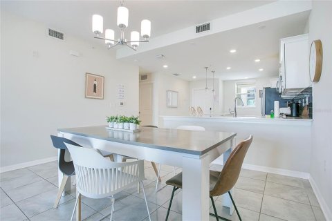 Condominio en venta en Kissimmee, Florida, 2 dormitorios, 104.61 m2 № 2226680 - foto 2
