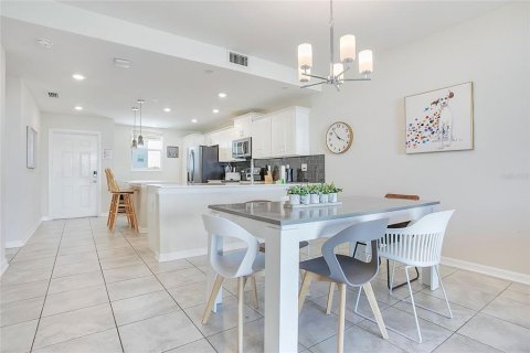 Condominio en venta en Kissimmee, Florida, 2 dormitorios, 104.61 m2 № 2226680 - foto 3