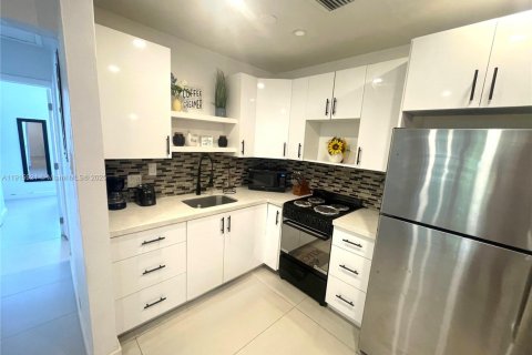 Villa ou maison à louer à Fort Lauderdale, Floride: 2 chambres, 203.46 m2 № 1971719 - photo 3