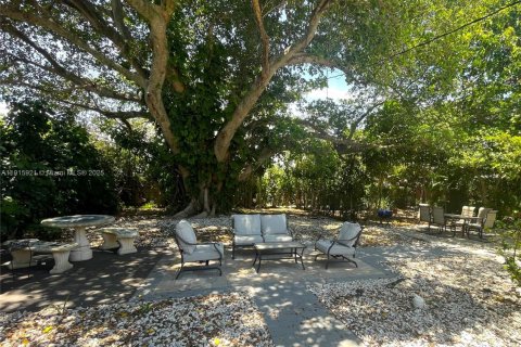 Villa ou maison à louer à Fort Lauderdale, Floride: 2 chambres, 203.46 m2 № 1971719 - photo 1