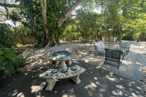 Villa ou maison à louer à Fort Lauderdale, Floride: 2 chambres, 203.46 m2 № 1971719 - photo 10