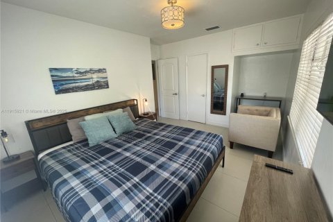 Villa ou maison à louer à Fort Lauderdale, Floride: 2 chambres, 203.46 m2 № 1971719 - photo 8