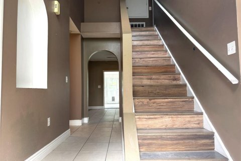 Villa ou maison à louer à Lakeland, Floride: 4 chambres, 205.13 m2 № 2399543 - photo 4