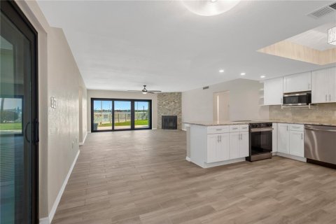 Copropriété à vendre à Saint Petersburg, Floride: 2 chambres, 122.17 m2 № 2124410 - photo 18
