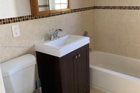 Villa ou maison à louer à North Miami, Floride: 3 chambres, 116.13 m2 № 1932067 - photo 6