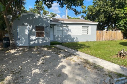 Villa ou maison à louer à North Miami, Floride: 3 chambres, 116.13 m2 № 1932067 - photo 1