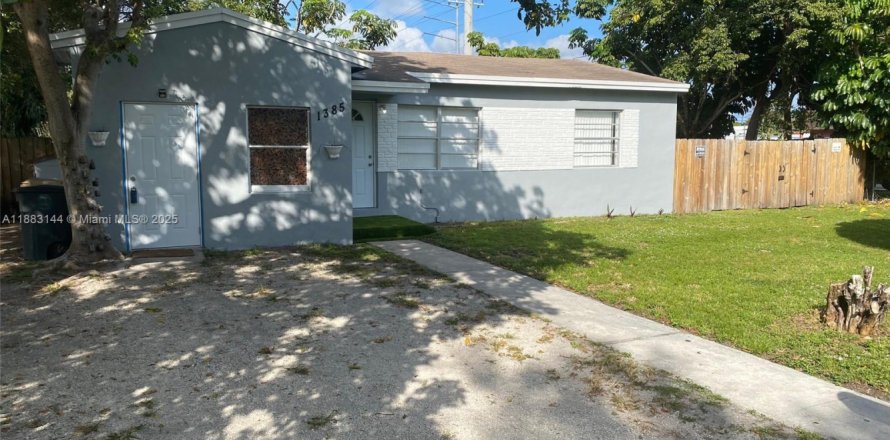 Villa ou maison à North Miami, Floride 3 chambres, 116.13 m2 № 1932067