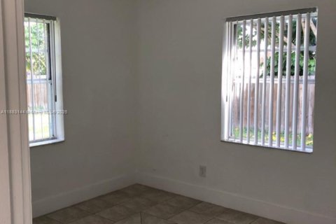 Villa ou maison à louer à North Miami, Floride: 3 chambres, 116.13 m2 № 1932067 - photo 7