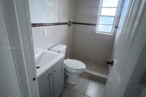 Снять в аренду виллу или дом в Норт-Майами, Флорида 3 спальни, 116.13м2, № 1932067 - фото 19