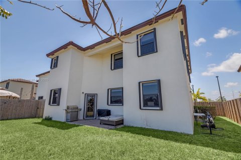 Casa en venta en Miami, Florida, 5 dormitorios, 312.43 m2 № 1965737 - foto 22