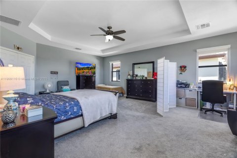 Casa en venta en Miami, Florida, 5 dormitorios, 312.43 m2 № 1965737 - foto 15