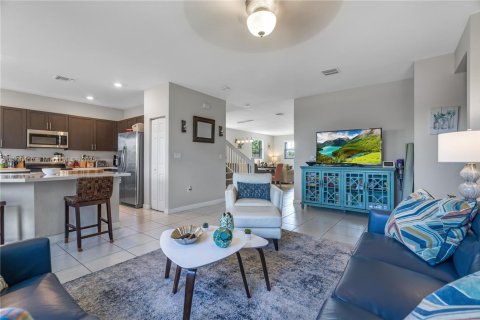 Casa en venta en Miami, Florida, 5 dormitorios, 312.43 m2 № 1965737 - foto 5