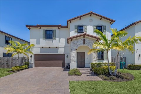 Casa en venta en Miami, Florida, 5 dormitorios, 312.43 m2 № 1965737 - foto 2