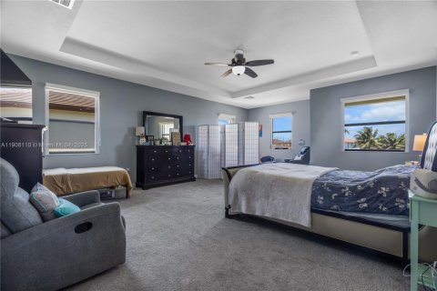 Casa en venta en Miami, Florida, 5 dormitorios, 312.43 m2 № 1965737 - foto 13