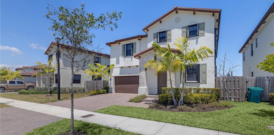 Casa en Miami, Florida 5 dormitorios, 312.43 m2 № 1965737