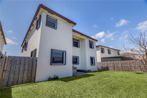 Casa en venta en Miami, Florida, 5 dormitorios, 312.43 m2 № 1965737 - foto 21