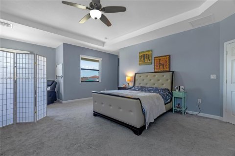 Casa en venta en Miami, Florida, 5 dormitorios, 312.43 m2 № 1965737 - foto 14