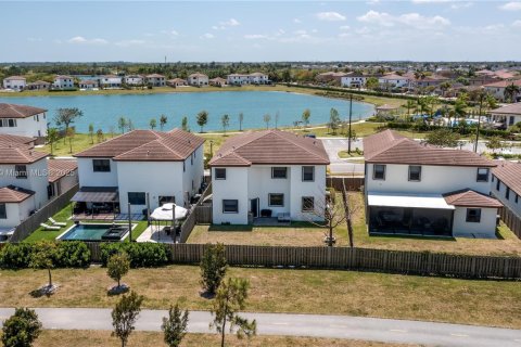 Casa en venta en Miami, Florida, 5 dormitorios, 312.43 m2 № 1965737 - foto 23