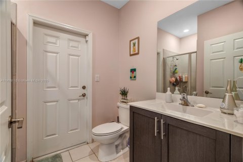 Casa en venta en Miami, Florida, 5 dormitorios, 312.43 m2 № 1965737 - foto 12