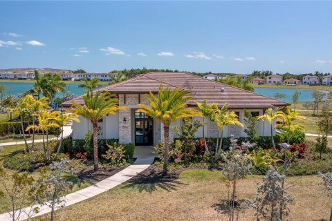 Casa en venta en Miami, Florida, 5 dormitorios, 312.43 m2 № 1965737 - foto 29