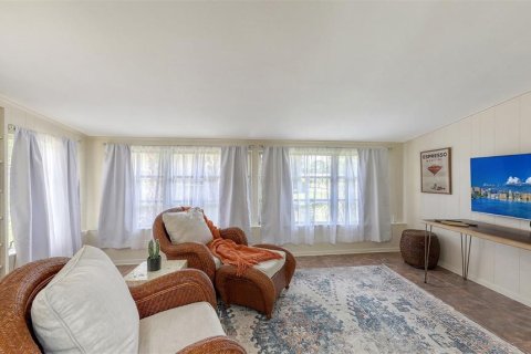 House in Sarasota, Florida 3 bedrooms, 131.92 sq.m. № 2277677 - photo 11