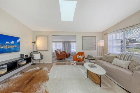 House in Sarasota, Florida 3 bedrooms, 131.92 sq.m. № 2277677 - photo 5