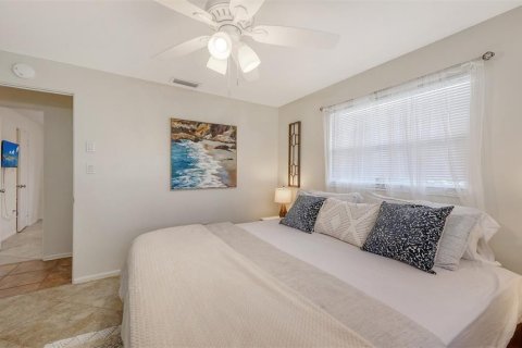 House in Sarasota, Florida 3 bedrooms, 131.92 sq.m. № 2277677 - photo 23