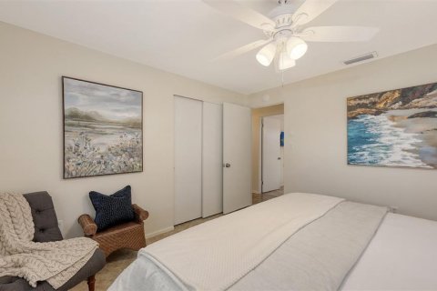 House in Sarasota, Florida 3 bedrooms, 131.92 sq.m. № 2277677 - photo 22