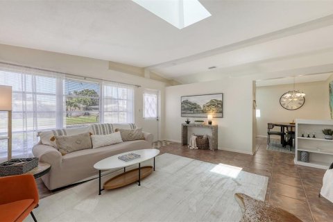 House in Sarasota, Florida 3 bedrooms, 131.92 sq.m. № 2277677 - photo 9