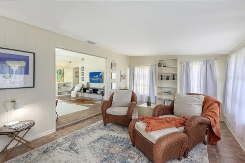 House in Sarasota, Florida 3 bedrooms, 131.92 sq.m. № 2277677 - photo 10
