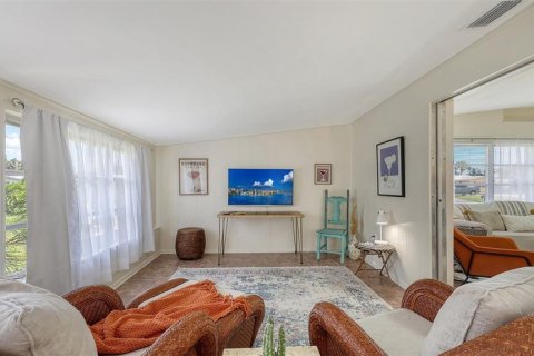 House in Sarasota, Florida 3 bedrooms, 131.92 sq.m. № 2277677 - photo 12