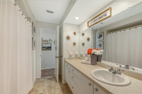 House in Sarasota, Florida 3 bedrooms, 131.92 sq.m. № 2277677 - photo 25