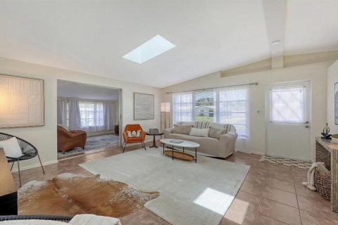 House in Sarasota, Florida 3 bedrooms, 131.92 sq.m. № 2277677 - photo 13