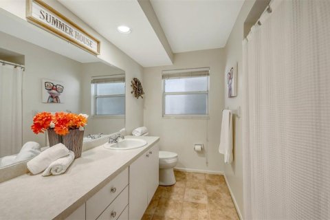 House in Sarasota, Florida 3 bedrooms, 131.92 sq.m. № 2277677 - photo 24